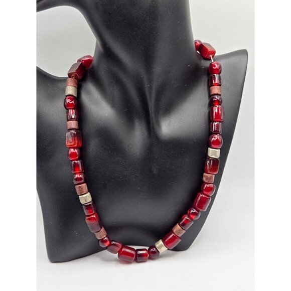 Vintage AVGAD Israeli signed Garnet Glass and Silver Bead Heart Necklace - Picture 5 of 10